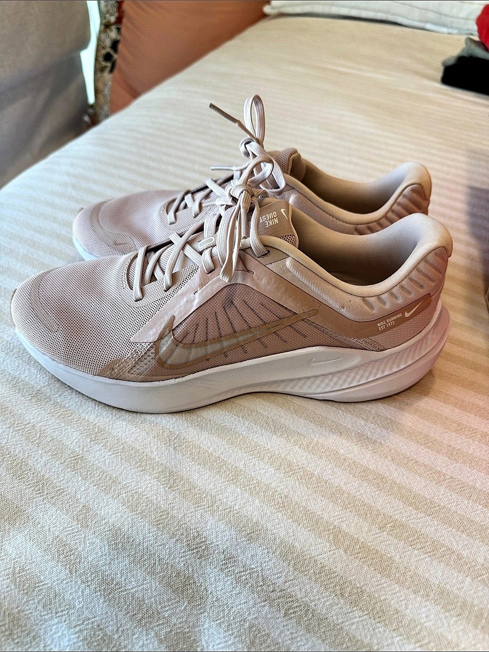Nike Quest 5 Women's Athletic Shoes Pink US 9.5 Like New